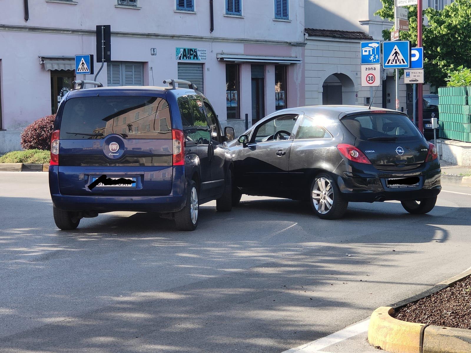 Immagine per Finisce contro il muro, ferito motociclista: raffica di incidenti a Gorizia